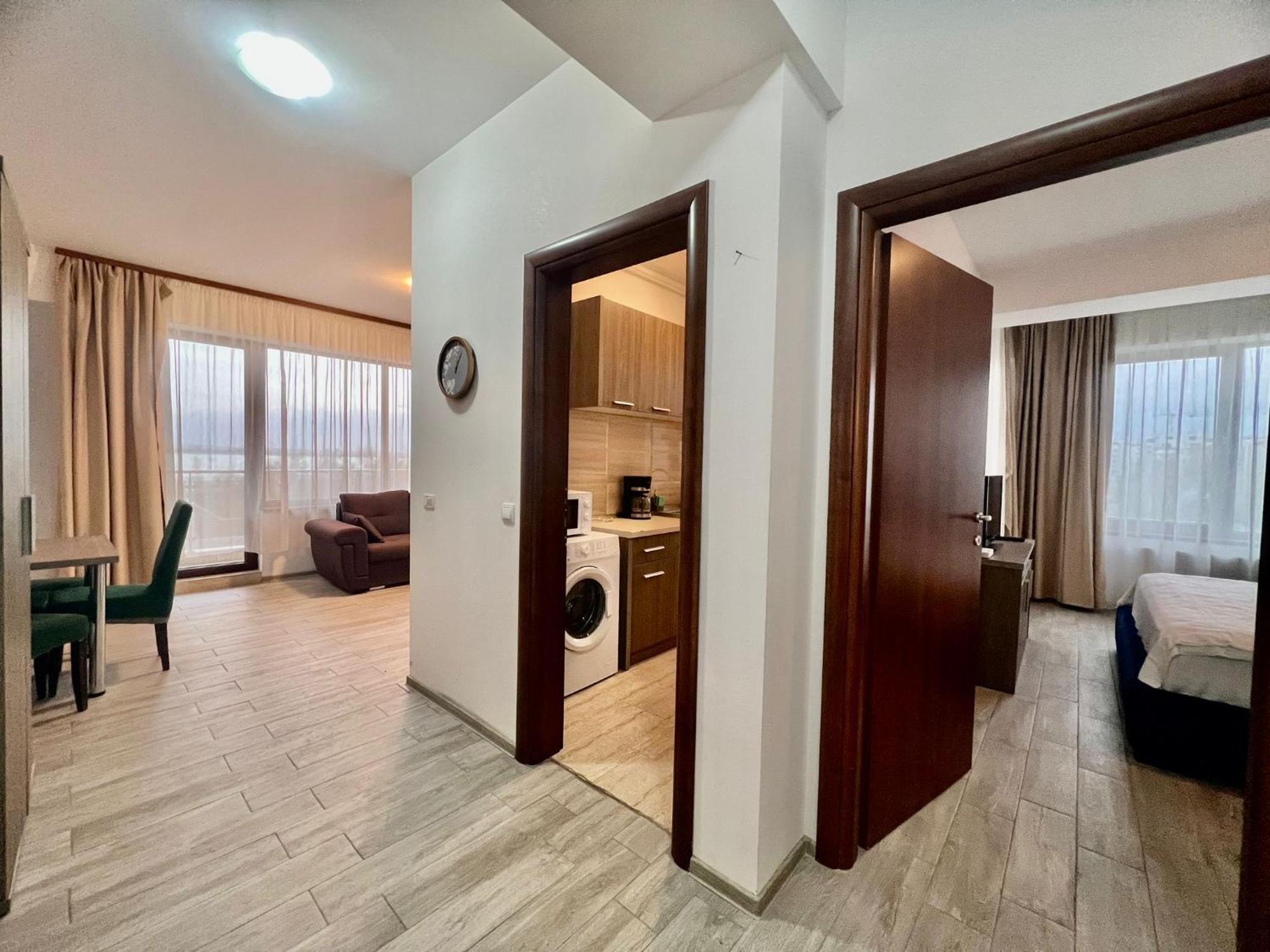 Апартаменты Summerland Apartmants Mamaia Nord Экстерьер фото